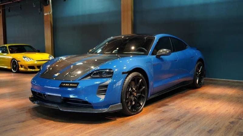 2022 Porsche Taycan GTS thumbnail 3
