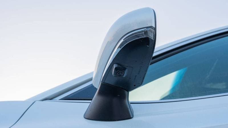 2026 Toyota Camry LUMIERE HEV thumbnail 8