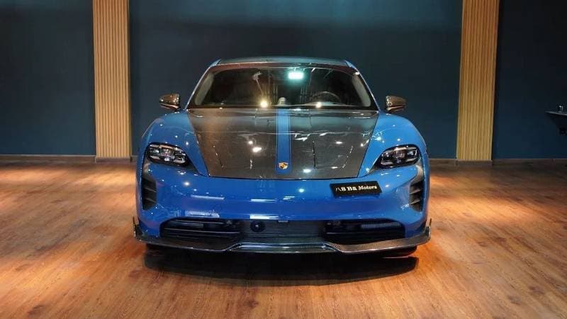 2022 Porsche Taycan GTS thumbnail 2