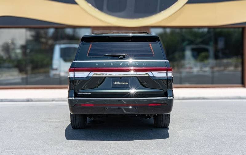 2024 Lincoln Navigator PRESIDENTIAL thumbnail 5