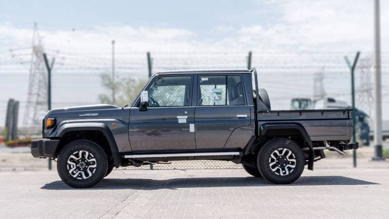 2026 Toyota Land Cruiser Pick Up thumbnail 3