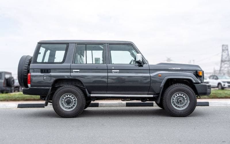 2026 Toyota Land Cruiser 70 LC76 HT VXR thumbnail 2