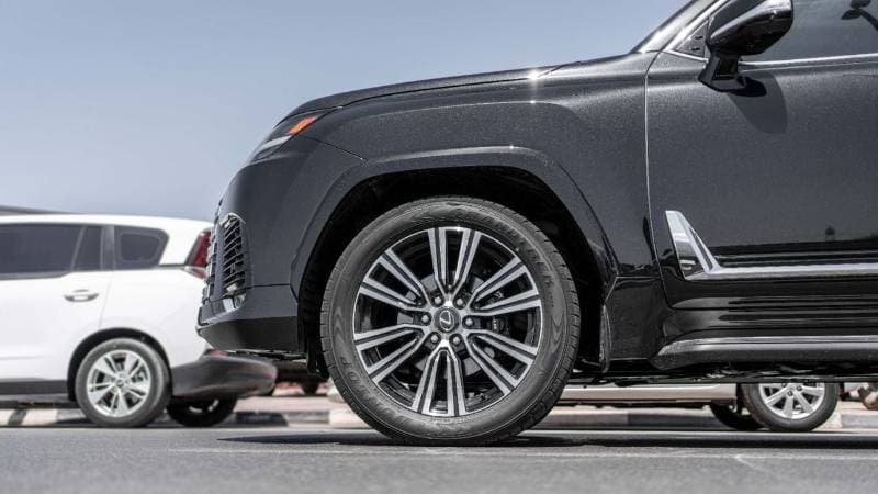 2026 Lexus LX600 SIGNATURE thumbnail 6