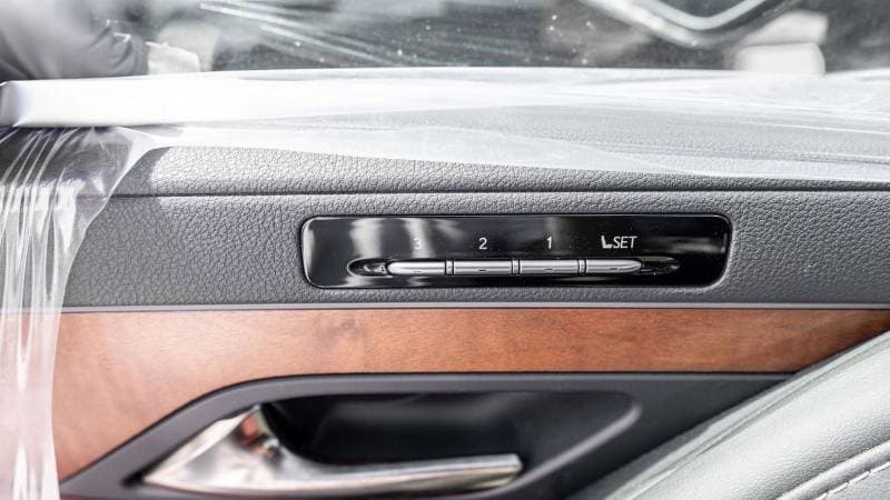 2026 Lexus LX600 SIGNATURE thumbnail 8