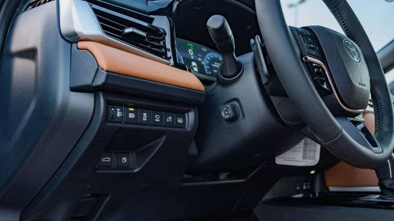 2026 Toyota Camry LUMIERE HEV thumbnail 6