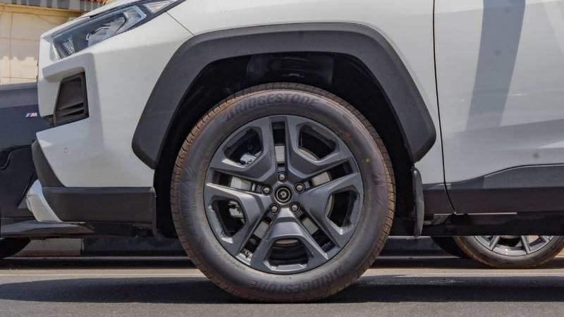 2025 Toyota RAV4 ADVENTURE thumbnail 6