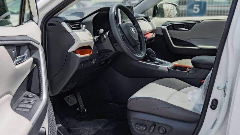 2025 Toyota RAV4 ADVENTURE thumbnail 7