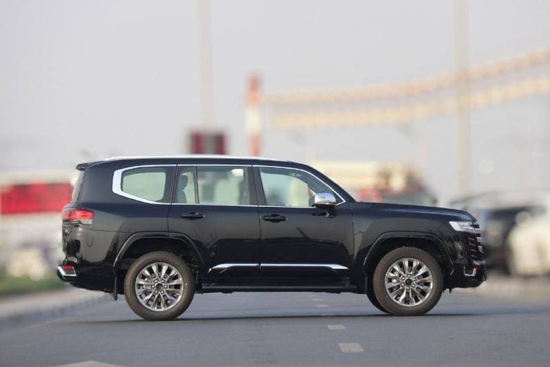 2026 Toyota Land Cruiser VXR thumbnail 2