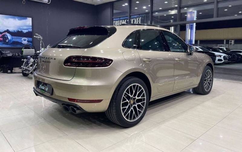 2017 Porsche Macan GTS thumbnail 8