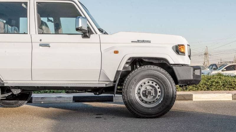 2026 Toyota Land Cruiser 70 LC76 HT VXR thumbnail 6