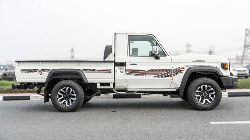 2026 Toyota Land Cruiser Pick Up thumbnail 2