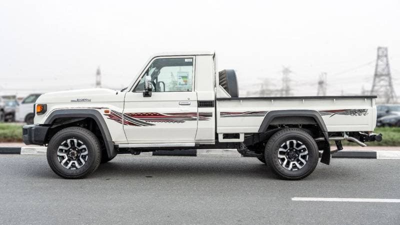 2026 Toyota Land Cruiser Pick Up thumbnail 3