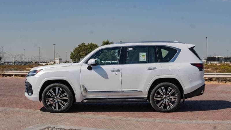 2026 Lexus LX600 thumbnail 4