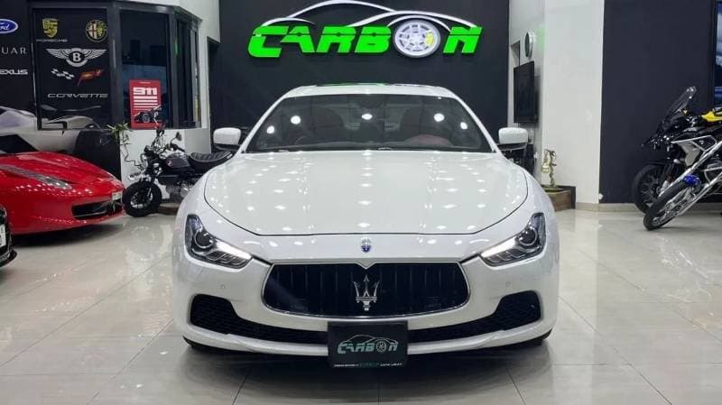 2015 Maserati Ghibli STANDARD thumbnail 2