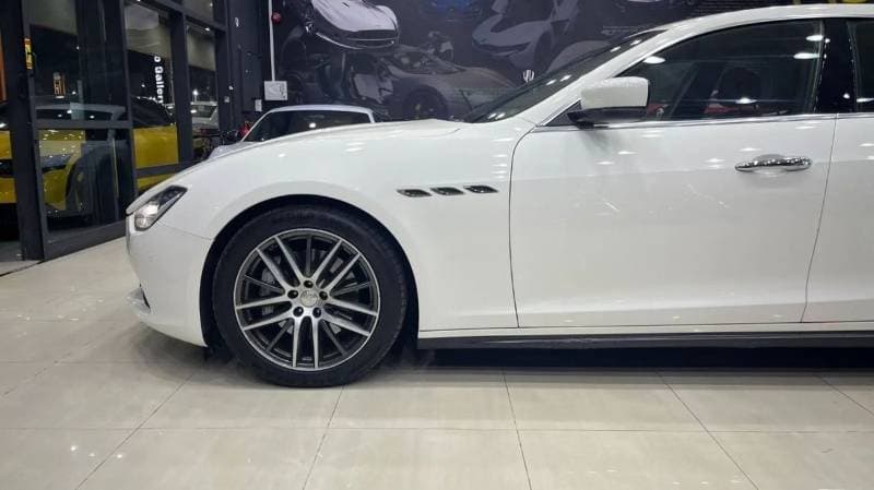 2015 Maserati Ghibli STANDARD thumbnail 4