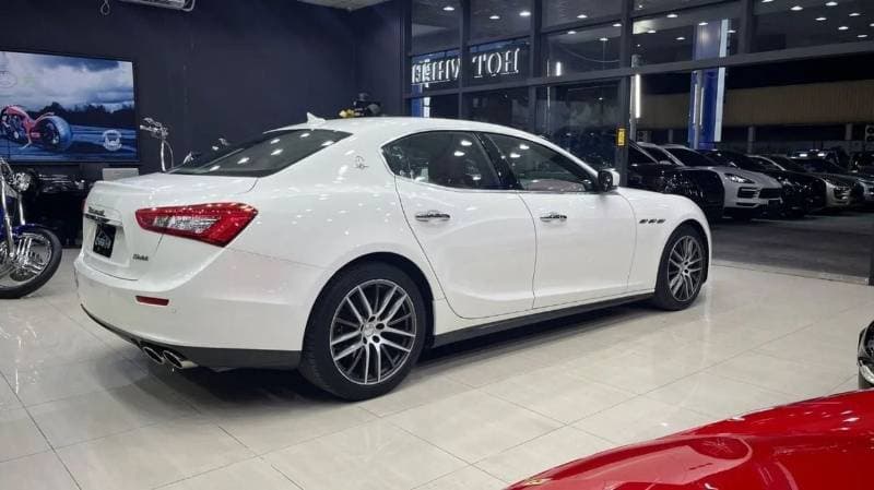 2015 Maserati Ghibli STANDARD thumbnail 8