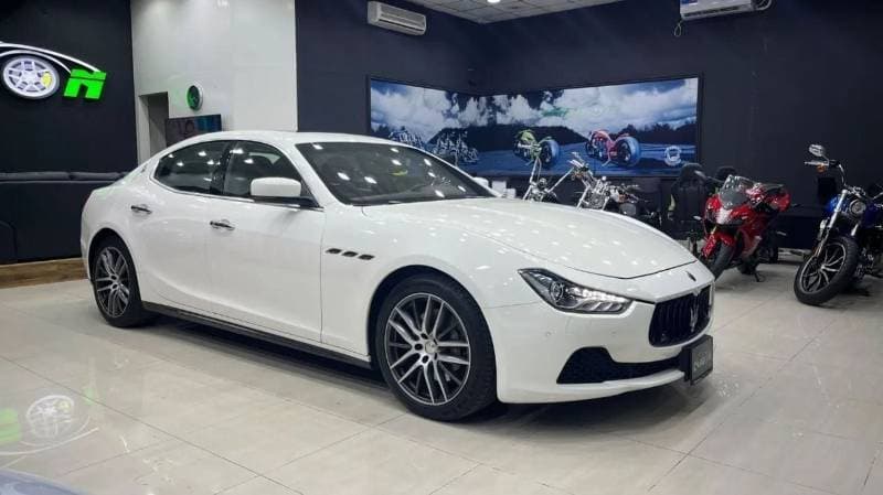 2015 Maserati Ghibli STANDARD thumbnail 6