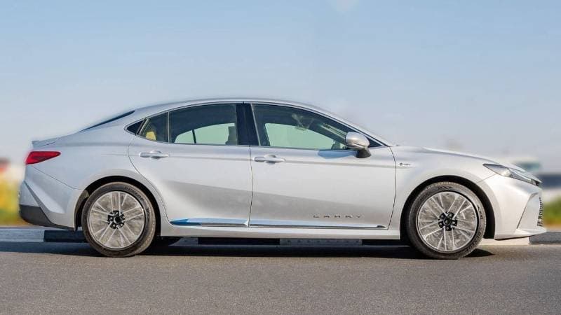2026 Toyota Camry GLE HEV thumbnail 2
