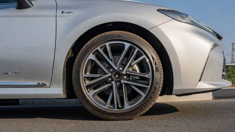 2026 Toyota Camry GLE HEV thumbnail 6