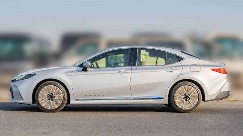 2026 Toyota Camry GLE HEV thumbnail 3