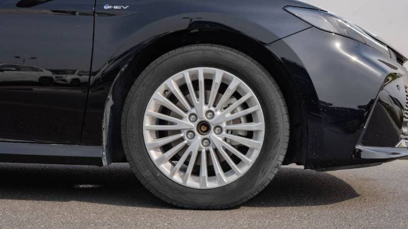 2026 Toyota Camry GLE HEV thumbnail 6