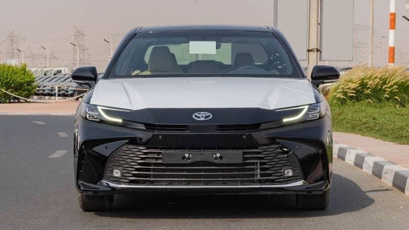 2026 Toyota Camry GLE HEV thumbnail 4