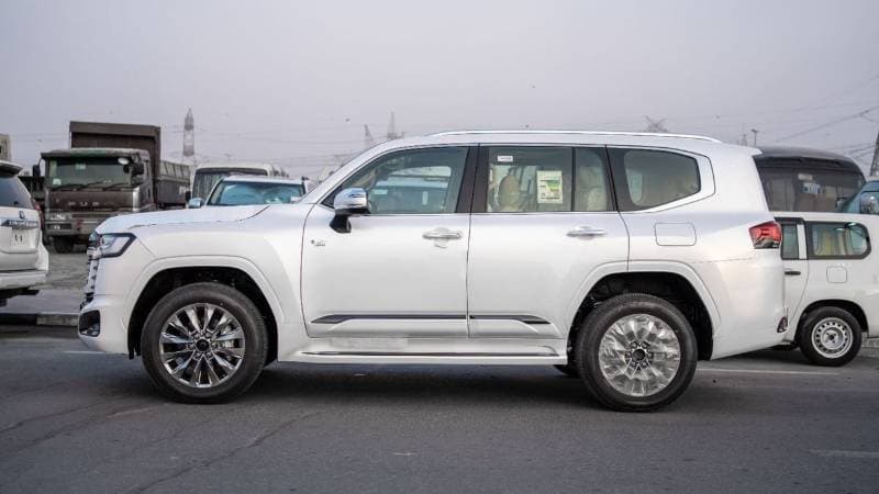 2026 Toyota Land Cruiser VXR thumbnail 3