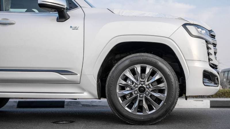 2026 Toyota Land Cruiser VXR thumbnail 6