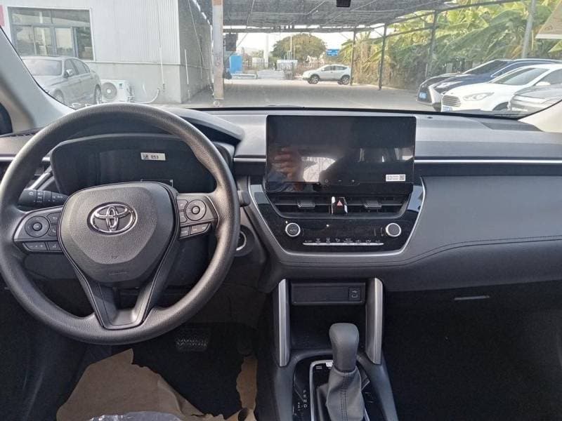 2025 Toyota Corolla Cross STANDARD thumbnail 6