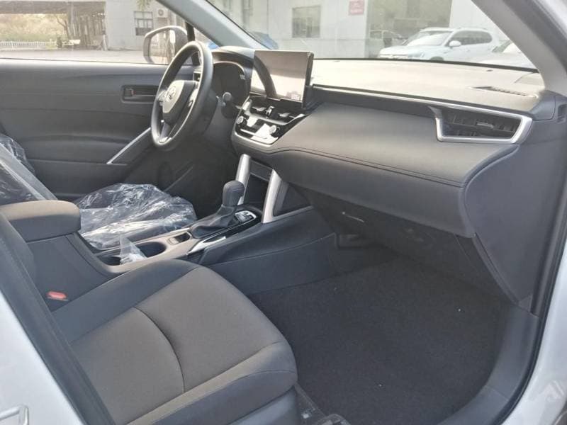 2025 Toyota Corolla Cross STANDARD thumbnail 7