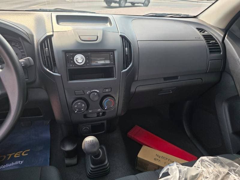 2025 Isuzu D MAX STANDARD thumbnail 7
