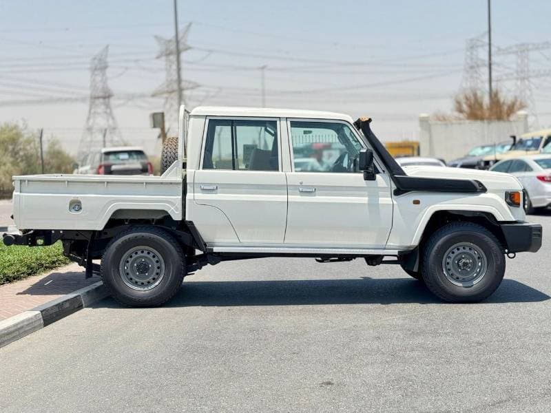 2025 Toyota Land Cruiser Pick Up thumbnail 3