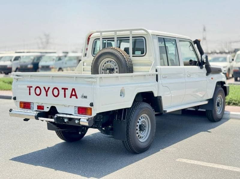 2025 Toyota Land Cruiser Pick Up thumbnail 4