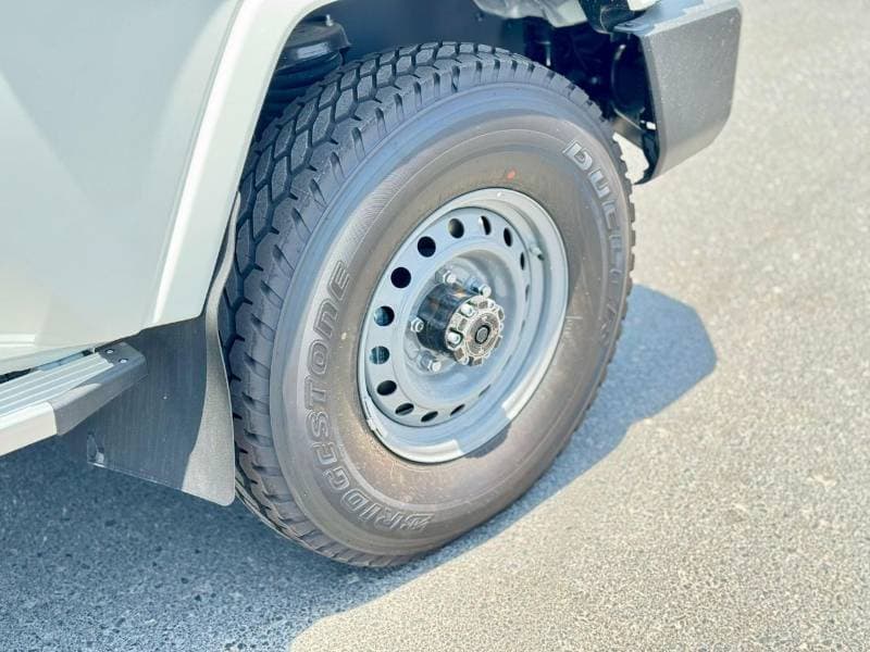 2025 Toyota Land Cruiser Pick Up thumbnail 8