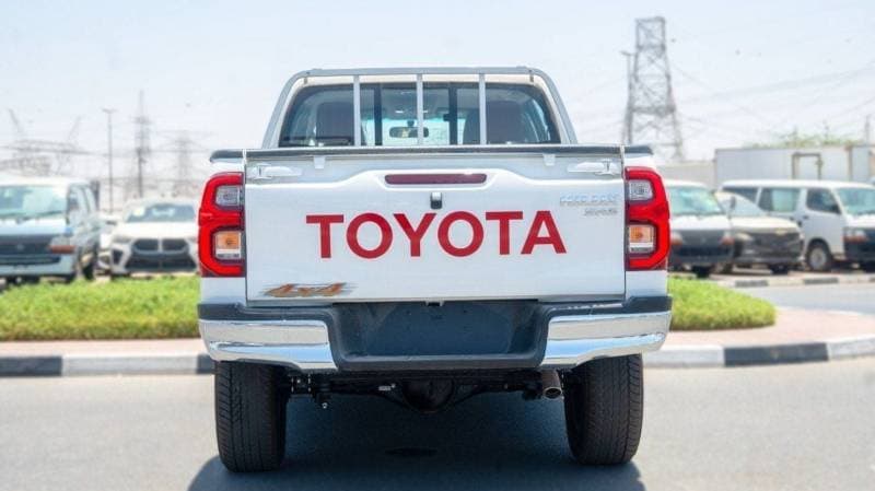 2025 Toyota Hilux SGLX thumbnail 4