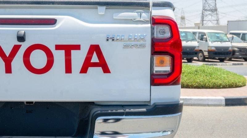 2025 Toyota Hilux SGLX thumbnail 5