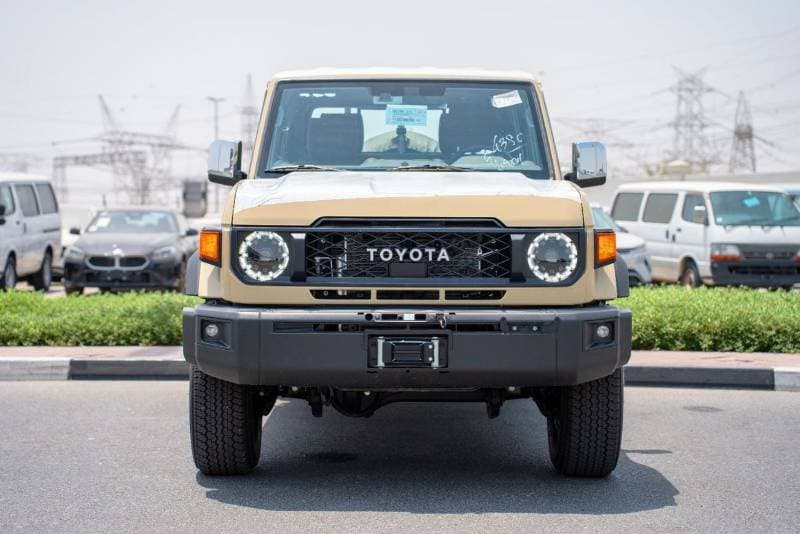 2025 Toyota Land Cruiser Pick Up thumbnail 2