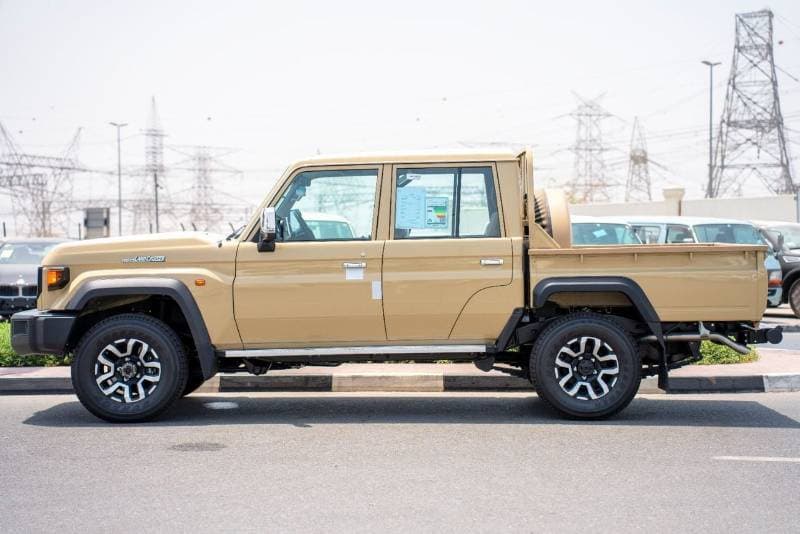 2025 Toyota Land Cruiser Pick Up thumbnail 3