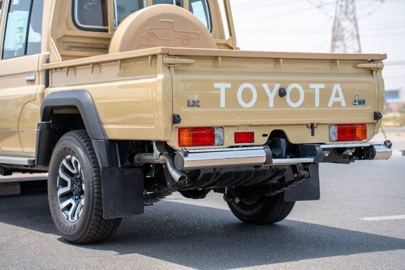 2025 Toyota Land Cruiser Pick Up thumbnail 5