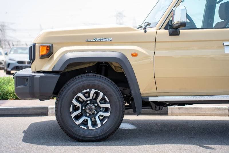 2025 Toyota Land Cruiser Pick Up thumbnail 6