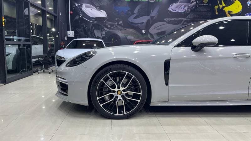 2025 Porsche Panamera 4 E HYBRID thumbnail 6
