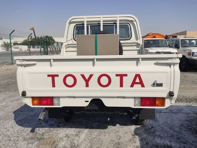 2026 Toyota Land Cruiser Pick Up thumbnail 3