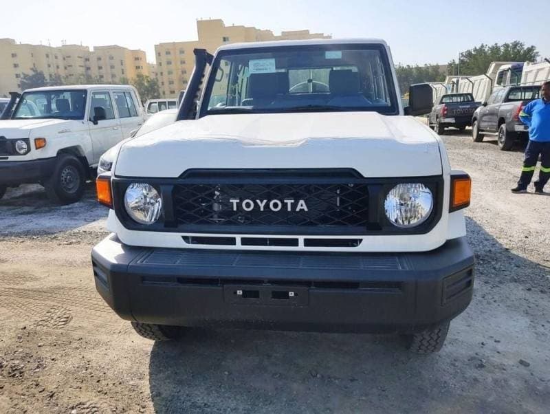 2026 Toyota Land Cruiser Pick Up thumbnail 2