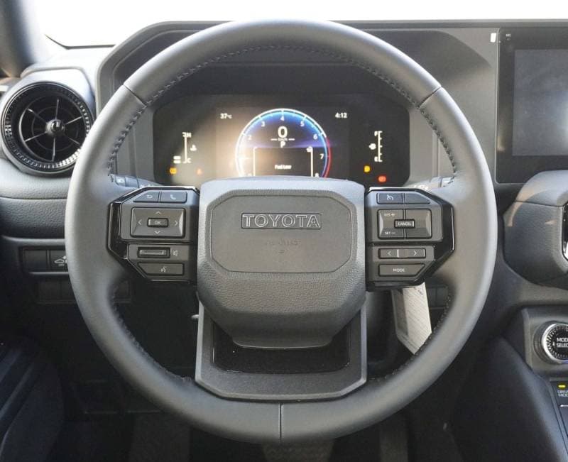 2026 Toyota Prado VXR thumbnail 8