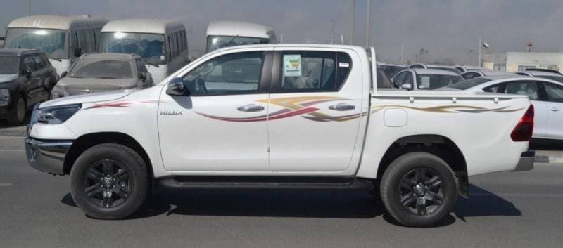 2026 Toyota Hilux SR5 thumbnail 2