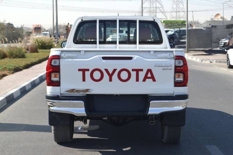 2026 Toyota Hilux SR5 thumbnail 3