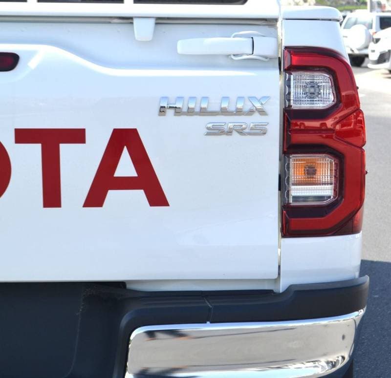 2026 Toyota Hilux SR5 thumbnail 4
