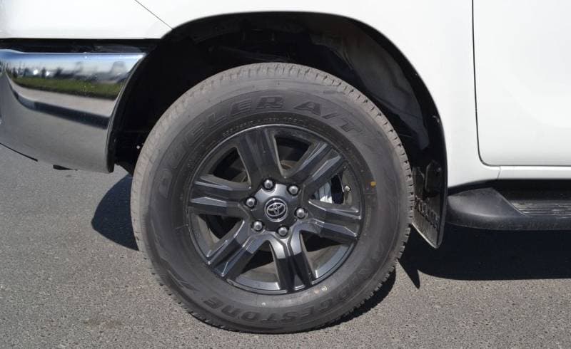 2026 Toyota Hilux SR5 thumbnail 5