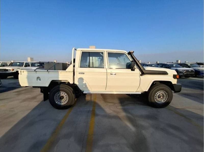 2025 Toyota Land Cruiser Pick Up thumbnail 3