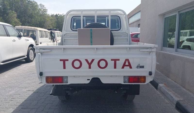 2025 Toyota Land Cruiser Pick Up thumbnail 7